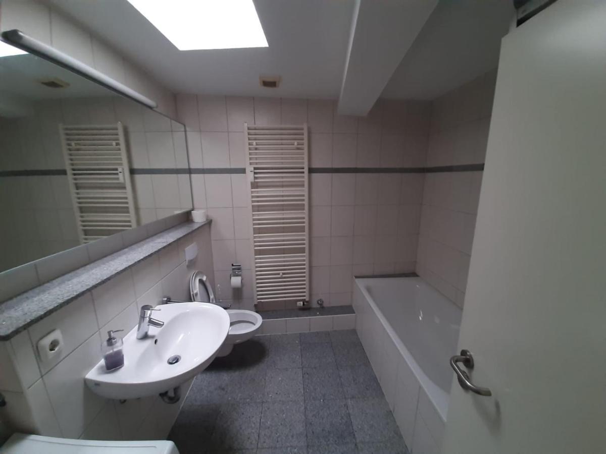 Avi City Burgplatz Apartments Дюссельдорф Екстер'єр фото